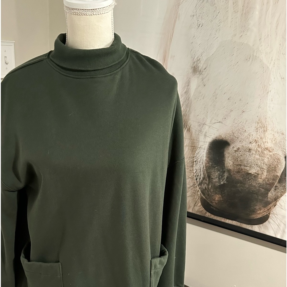 Short sweatshirt dress